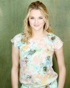 DETAILS: ‘Y&R’s’ Hunter King On Summer’s Marriage to Austin, Phyllis’ Return and More!
